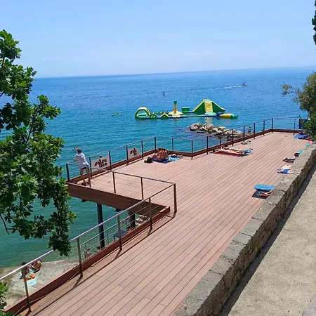 Διαμέρισμα Zlatko , Steps To The Sea