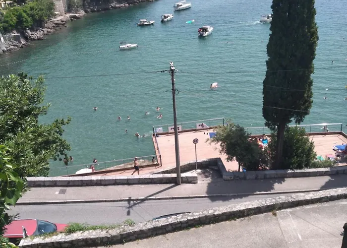 Appartamento Zlatko , Steps To The Sea