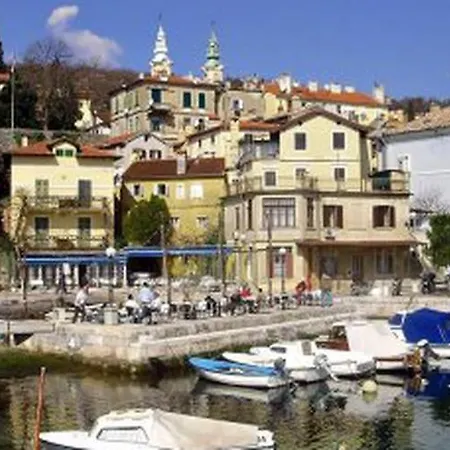 Апартаменты Zlatko , Steps To The Sea