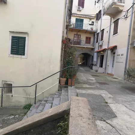 Апартаменты Zlatko , Steps To The Sea